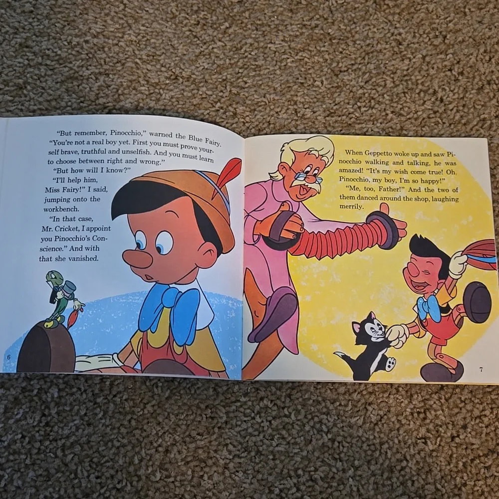 Walt Disneys Story of Pinocchio Read-Along Book & 7 Inch 33 1/3 RPM Record - Picture 5 of 5